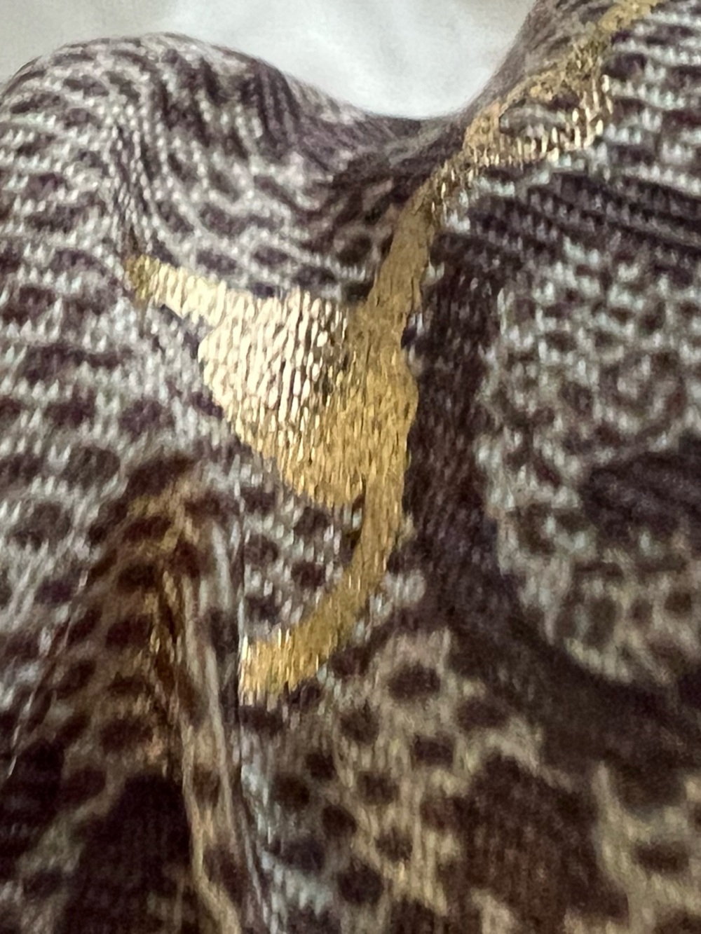 Gucci Beige Brown Logo-Print Scrunchie with Gold Accents - Picture 2 of 6